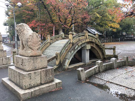 泉穴師神社
